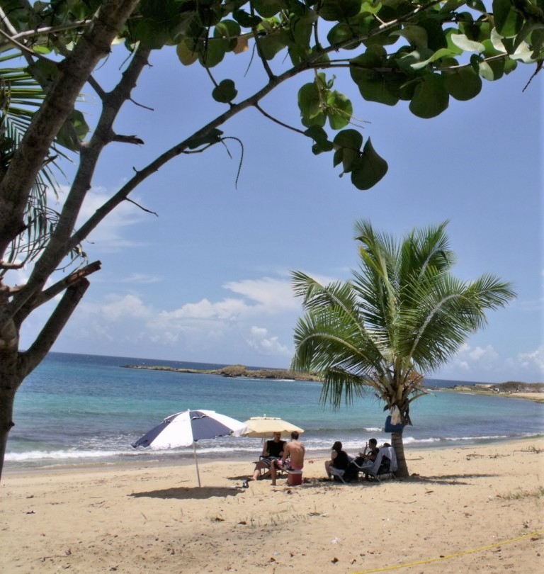 Villa Pesquera Isabela PR - isabela PR vacation rentals - casa de playa PR